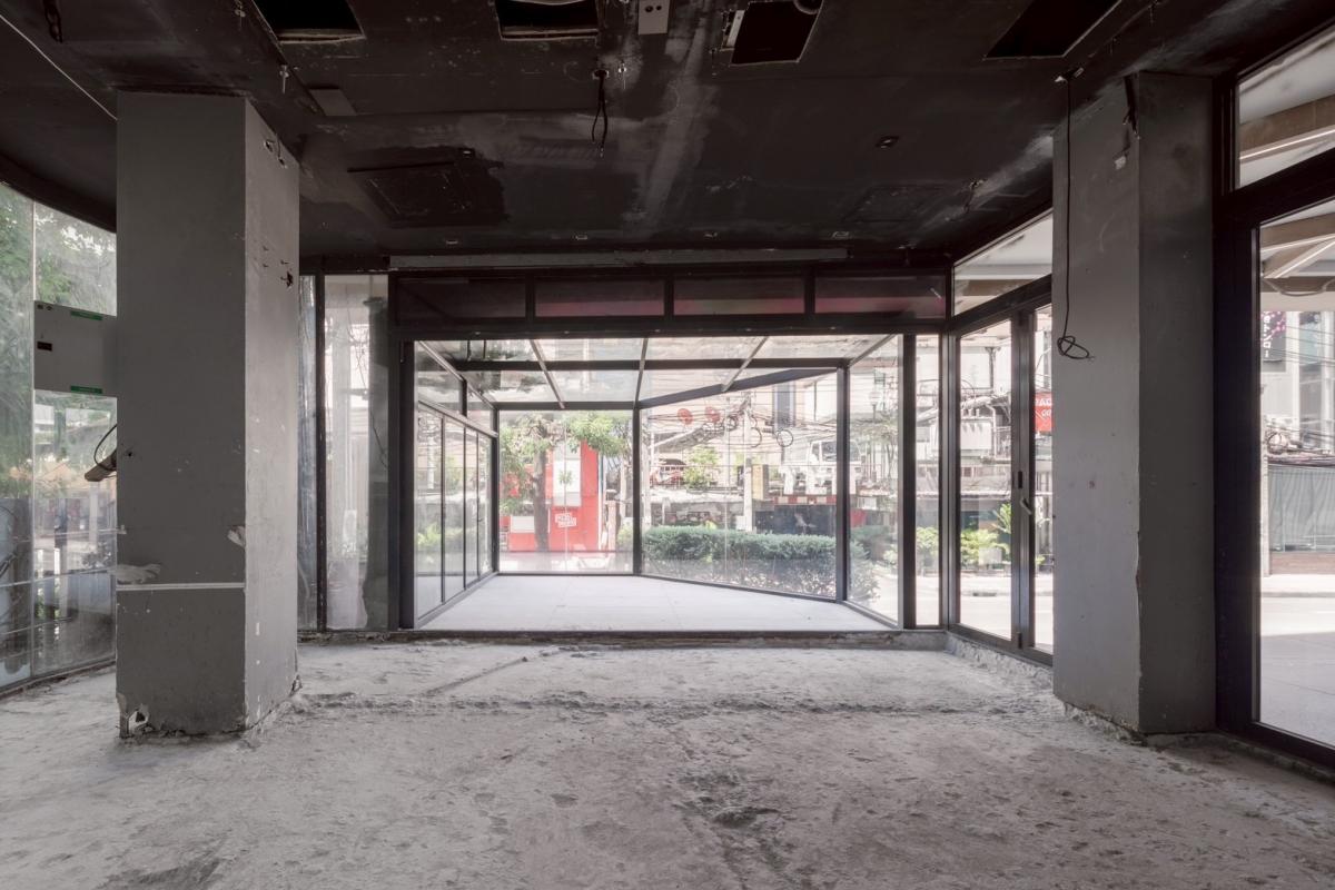 For RentShop HouseSukhumvit, Asoke, Thonglor : Commercial space for rent, 245 sq m, next to a prime location in the heart of the city. Good opportunity to invest or do business Ready to use immediately Contact now!