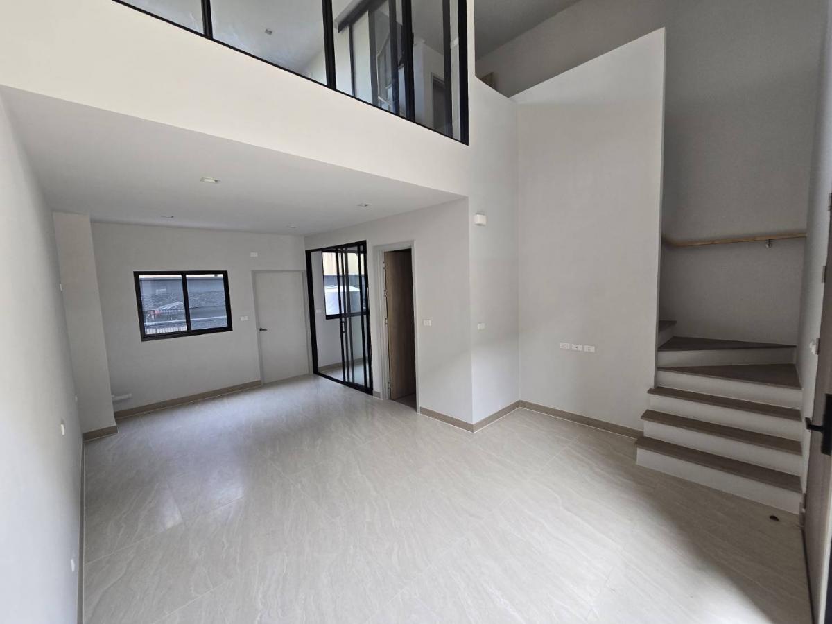 For RentTownhomeChaengwatana, Muangthong : Single house, 4 bedrooms, 4 bathrooms, with a wide area of 194 sq m. Rent for only 30,000 baht per month, ready to move in immediately!