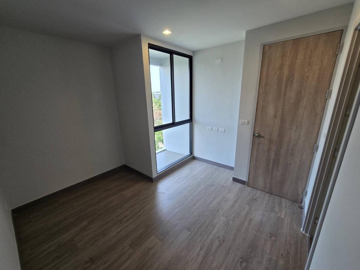 For RentTownhomeChaengwatana, Muangthong : Single house, 4 bedrooms, 4 bathrooms, with a wide area of 194 sq m. Rent for only 30,000 baht per month, ready to move in immediately!