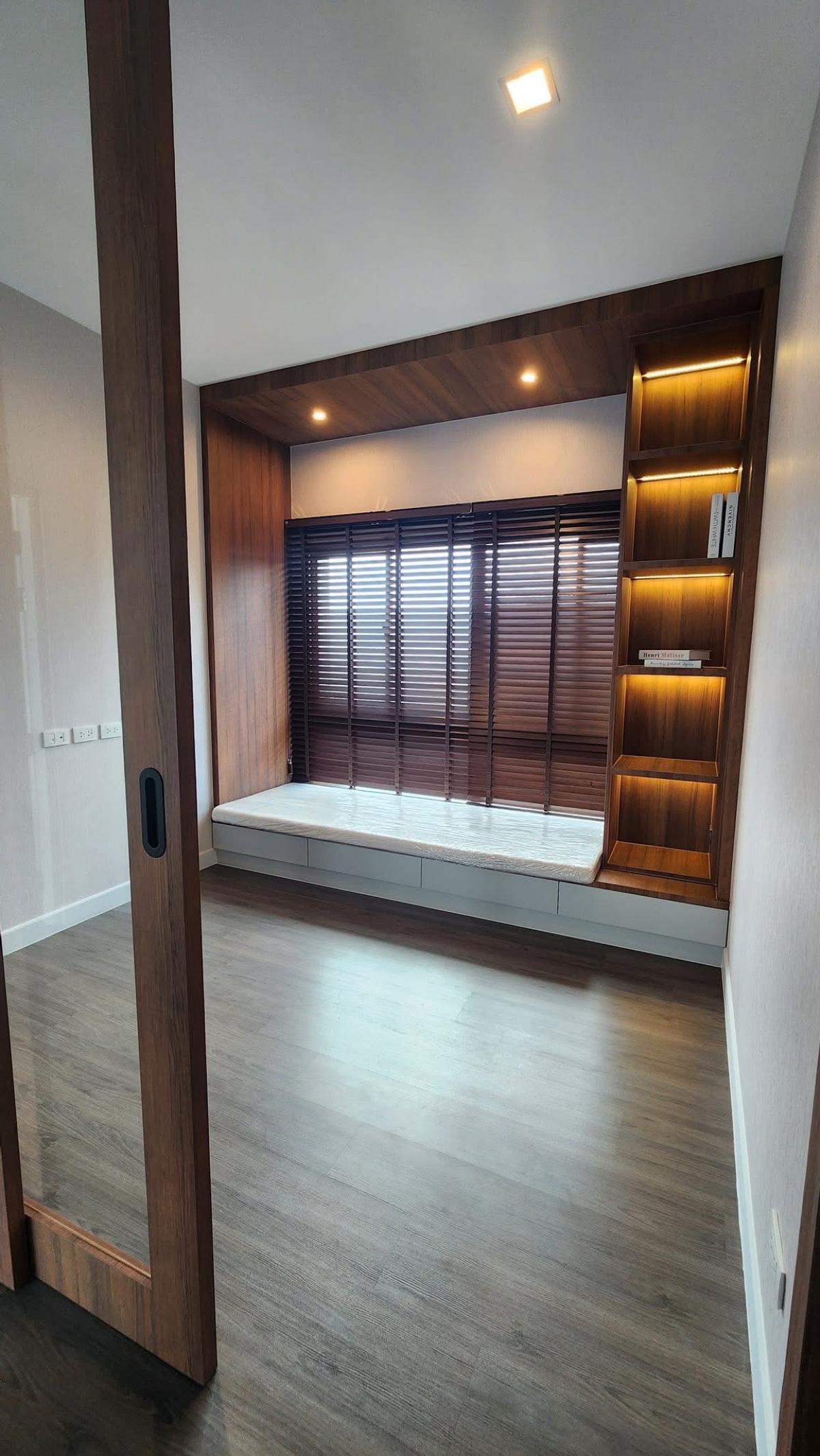 ขายบ้านเสรีไทย-นิด้า : 28/02/2026, บ้านเดี่ยวหรู 4 ห้องนอน ย่านลาดพร้าว-เสรีไทย ใกล้ BTS/MRT พร้อมอยู่ 
ขาย 23.9 ล้าน เช่า 150,000 บ. เดินทางสะดวก ติดทะเลสาบส่วนตัว