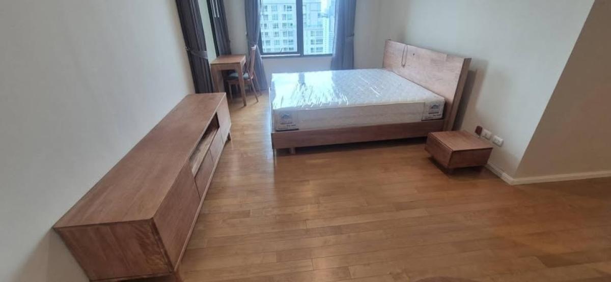 ขายคอนโดพระราม 9 เพชรบุรีตัดใหม่ RCA : 07/03/2026, รวมค่าโอนขายคอนโดหรู Villa Asoke 4 ห้องนอน 303 ตร.ม. ใจกลางเพชรบุรี ใกล้ BTS/MRT เดินทางสะดวก พร้อมสิ่งอำนวยความสะดวกครบครัน!