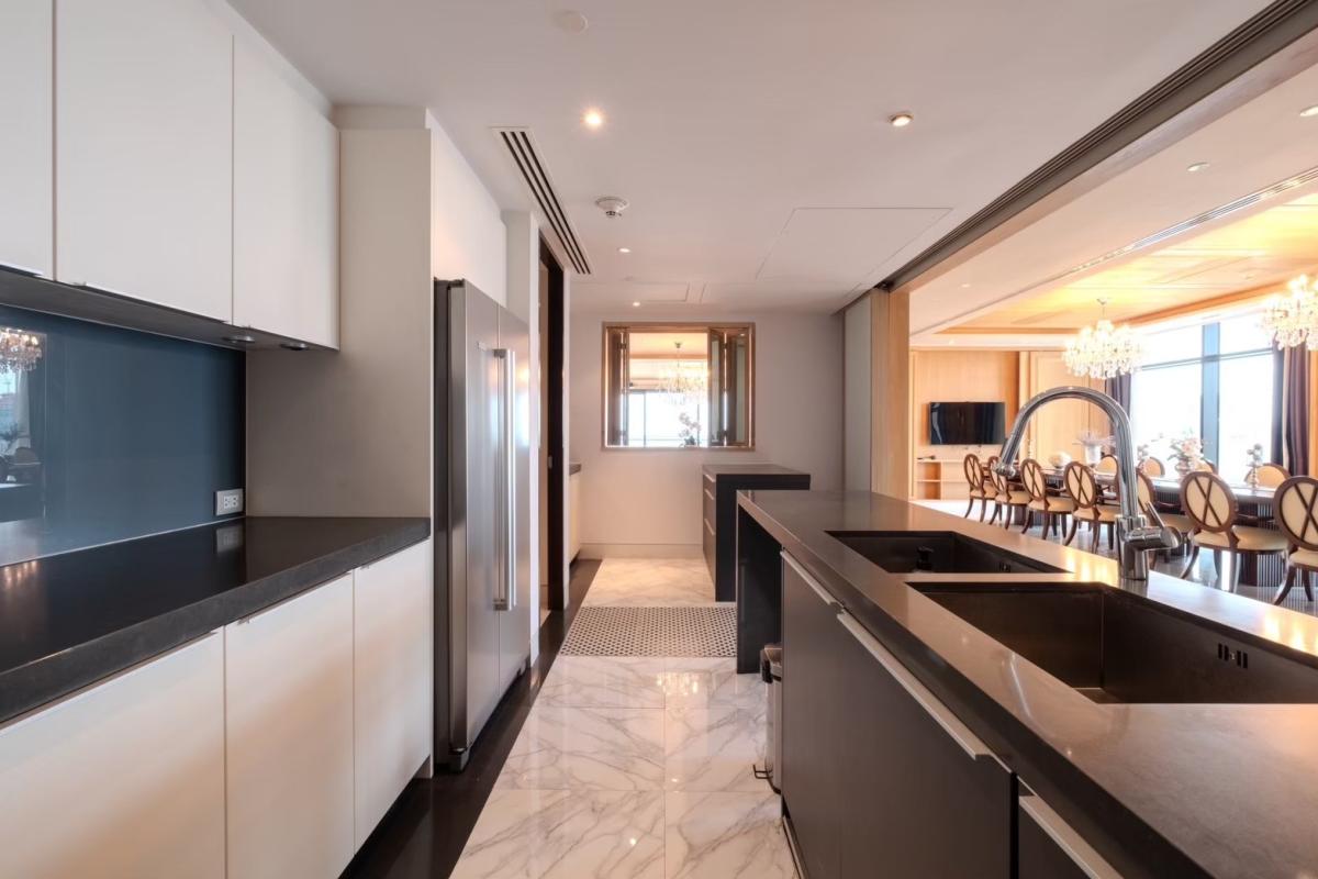 For SaleCondoWitthayu, Chidlom, Langsuan, Ploenchit : 03/04/2026, Luxury condo with 3 bedrooms at The Residences at St. Regis
Near BTS Ratchadamri, sale price 140 million or rent for 600,000/month! 0642748883