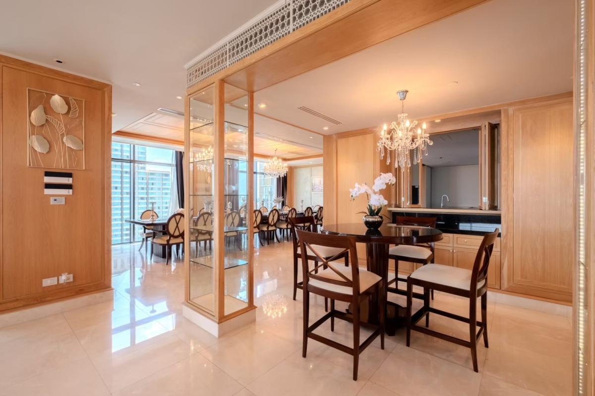 For SaleCondoWitthayu, Chidlom, Langsuan, Ploenchit : 03/04/2026, Luxury condo with 3 bedrooms at The Residences at St. Regis
Near BTS Ratchadamri, sale price 140 million or rent for 600,000/month! 0642748883