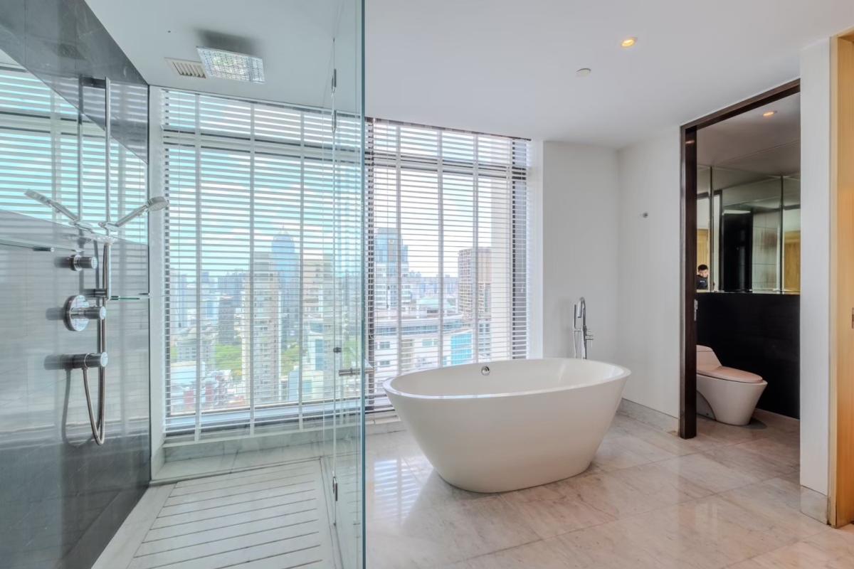For SaleCondoWitthayu, Chidlom, Langsuan, Ploenchit : 03/04/2026, Luxury condo with 3 bedrooms at The Residences at St. Regis
Near BTS Ratchadamri, sale price 140 million or rent for 600,000/month! 0642748883