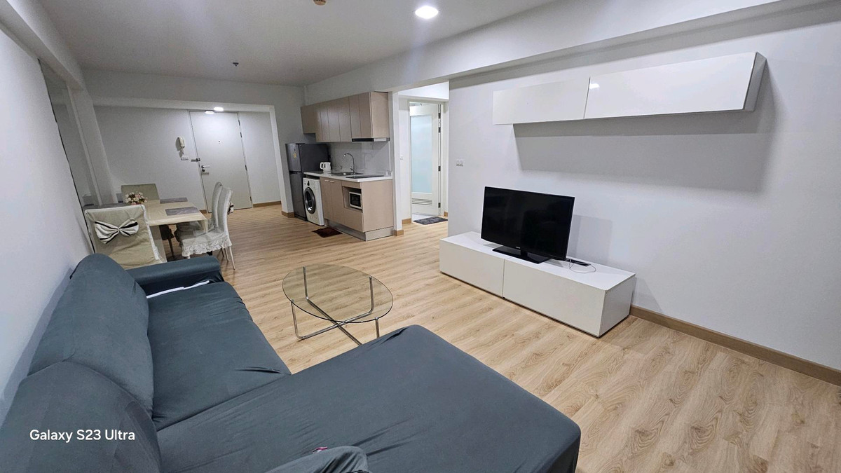 ขายคอนโดพระราม 9 เพชรบุรีตัดใหม่ RCA : ​ห้องใหญ่ 2 ห้องนอน: พื้นที่ใช้สอยกว้างขวาง ตอบโจทย์ครอบครัวเล็กหรือผู้ที่ต้องการพื้นที่ทำงาน (Work From Home) แยกส่วน​ส่วนตัวสูง: การจัดวางห้องภายในโครงการคำนึงถึงความเป็นส่วนตัวของผู้อยู่อาศัยเป็นหลัก