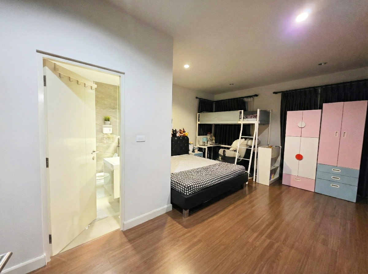 ขายบ้านพัฒนาการ ศรีนครินทร์ : ✨บ้านเดี่ยวที่  Setthasiri Patthanakarn 3 ห้องนอน พร้อมสวน ที่จอดรถกว้าง ตกแต่งครบพร้อมเข้าอยู่ ใกล้สนามบินและสิ่งอำนวยความสะดวก