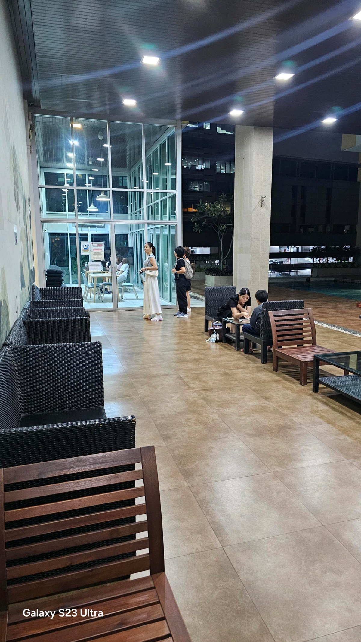 ขายคอนโดพระราม 9 เพชรบุรีตัดใหม่ RCA : ​ห้องใหญ่ 2 ห้องนอน: พื้นที่ใช้สอยกว้างขวาง ตอบโจทย์ครอบครัวเล็กหรือผู้ที่ต้องการพื้นที่ทำงาน (Work From Home) แยกส่วน​ส่วนตัวสูง: การจัดวางห้องภายในโครงการคำนึงถึงความเป็นส่วนตัวของผู้อยู่อาศัยเป็นหลัก