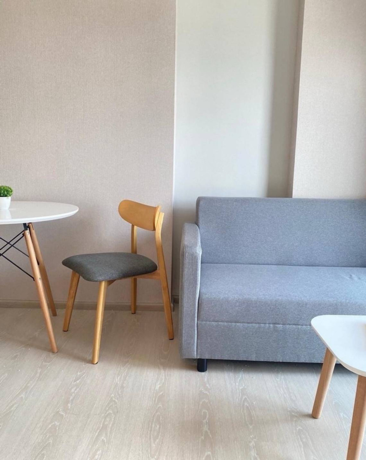 For RentCondoPattanakan, Srinakarin : Condo next to BTS Yellow Line, Sri Lasalle Station, only 50 meters.