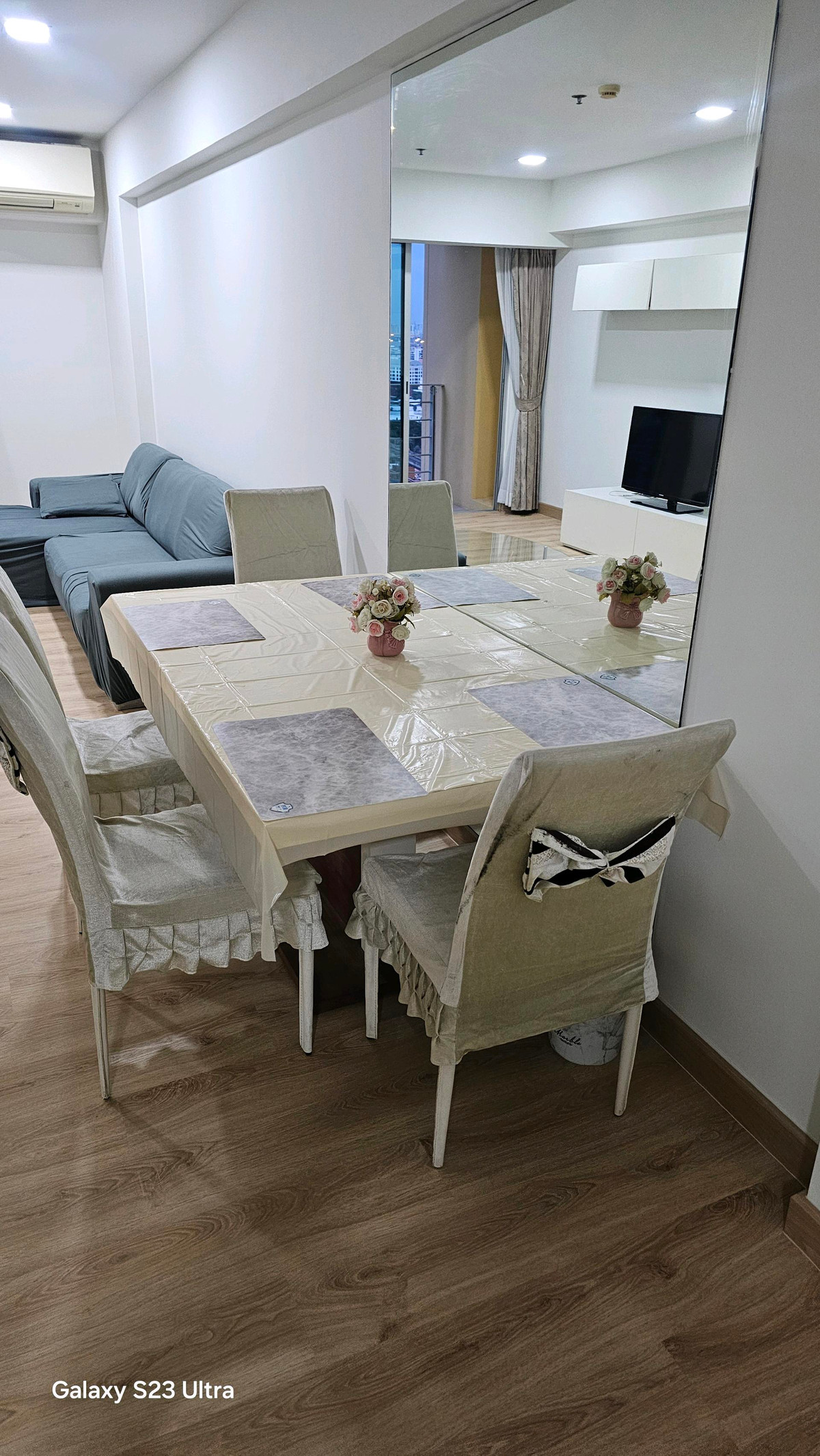 ขายคอนโดพระราม 9 เพชรบุรีตัดใหม่ RCA : ​ห้องใหญ่ 2 ห้องนอน: พื้นที่ใช้สอยกว้างขวาง ตอบโจทย์ครอบครัวเล็กหรือผู้ที่ต้องการพื้นที่ทำงาน (Work From Home) แยกส่วน​ส่วนตัวสูง: การจัดวางห้องภายในโครงการคำนึงถึงความเป็นส่วนตัวของผู้อยู่อาศัยเป็นหลัก