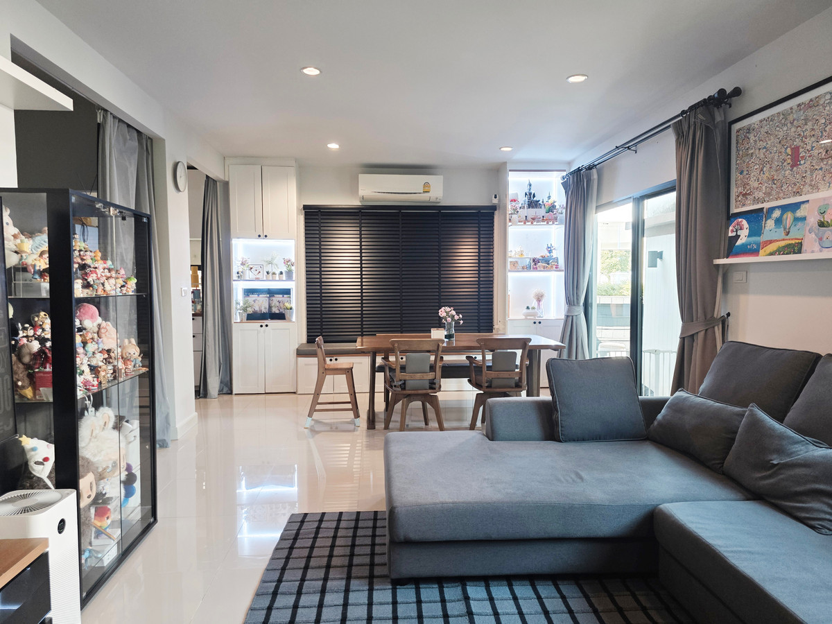 ขายบ้านพัฒนาการ ศรีนครินทร์ : ✨บ้านเดี่ยวที่  Setthasiri Patthanakarn 3 ห้องนอน พร้อมสวน ที่จอดรถกว้าง ตกแต่งครบพร้อมเข้าอยู่ ใกล้สนามบินและสิ่งอำนวยความสะดวก