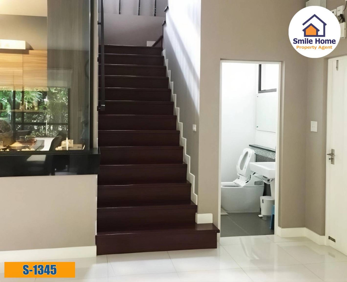 ขายบ้านลาดกระบัง สุวรรณภูมิ : ขายบ้านเดี่ยวมัณฑนา อ่อนนุช-วงแหวน4  หน้าสวนต้นโครงการ