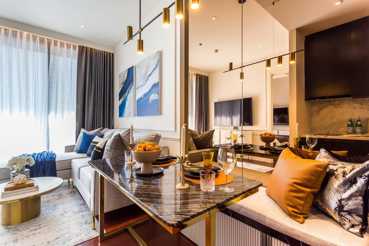 For RentCondoSukhumvit, Asoke, Thonglor : For Rent: KHUN by YOO Condo Near BTS Thonglor 🚆 Beautifully decorated, fully furnished 🛋️ High floor, city view facing Ekkamai 🌇 Ready to move in ✅