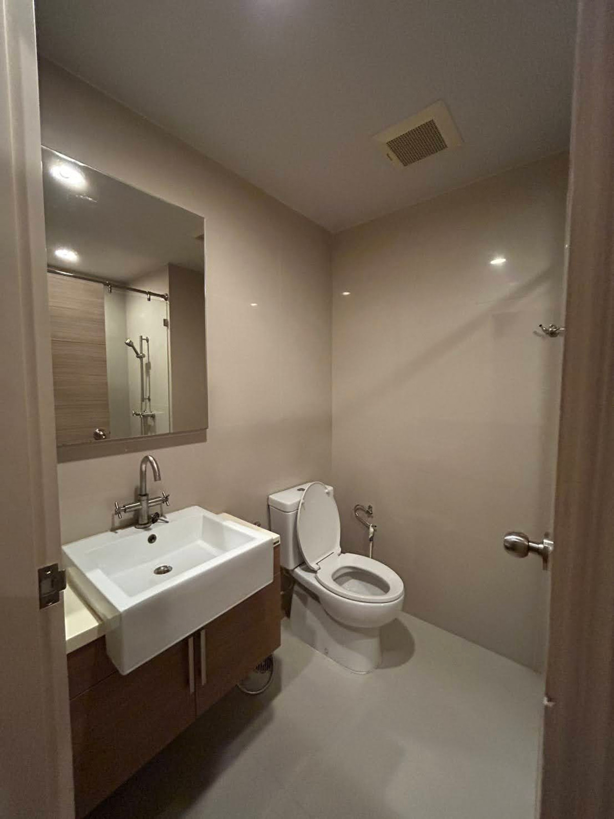 For SaleCondoWongwianyai, Charoennakor : for sale condo Hive Taksin (S15-11583)