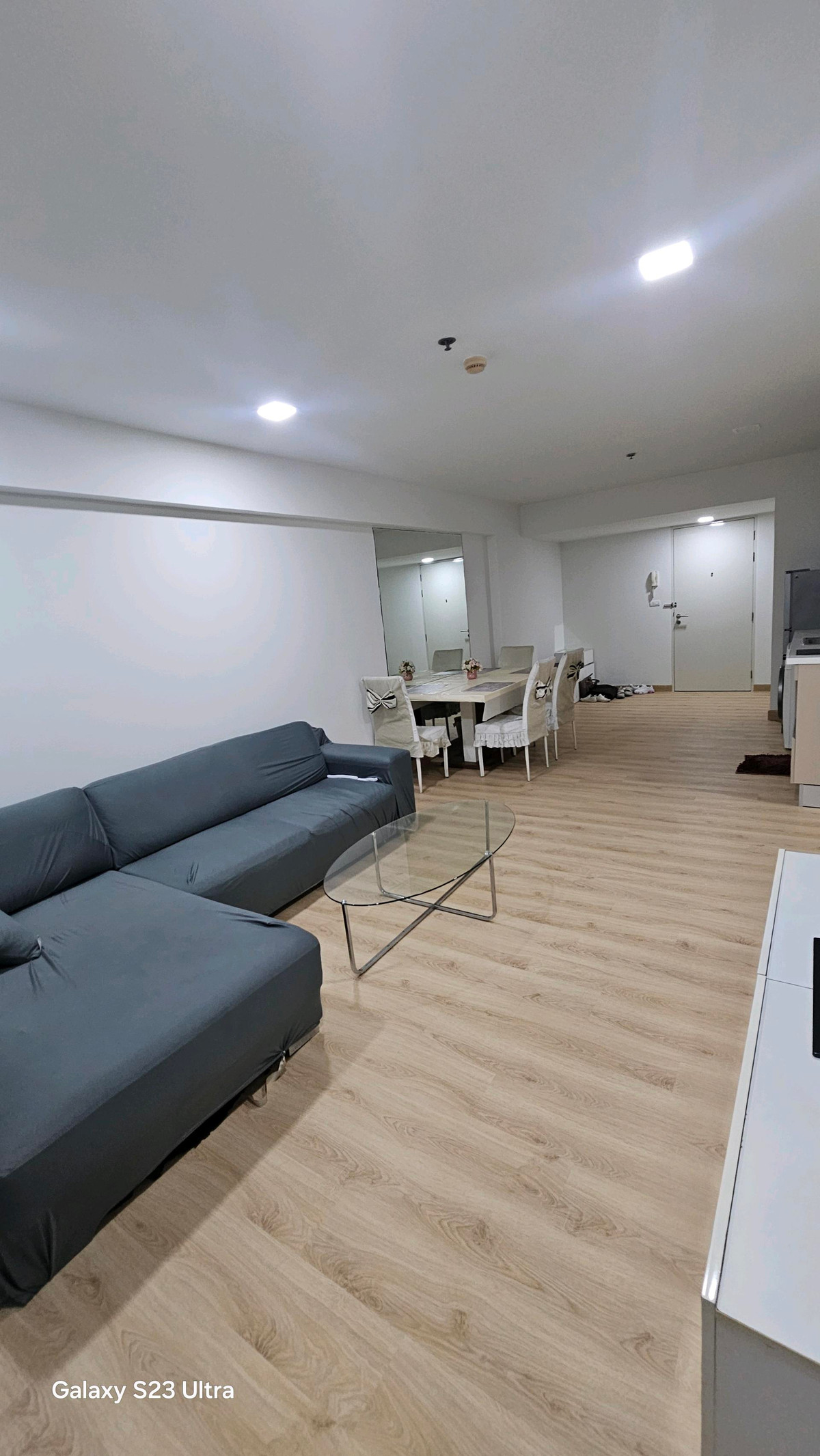 ขายคอนโดพระราม 9 เพชรบุรีตัดใหม่ RCA : ​ห้องใหญ่ 2 ห้องนอน: พื้นที่ใช้สอยกว้างขวาง ตอบโจทย์ครอบครัวเล็กหรือผู้ที่ต้องการพื้นที่ทำงาน (Work From Home) แยกส่วน​ส่วนตัวสูง: การจัดวางห้องภายในโครงการคำนึงถึงความเป็นส่วนตัวของผู้อยู่อาศัยเป็นหลัก