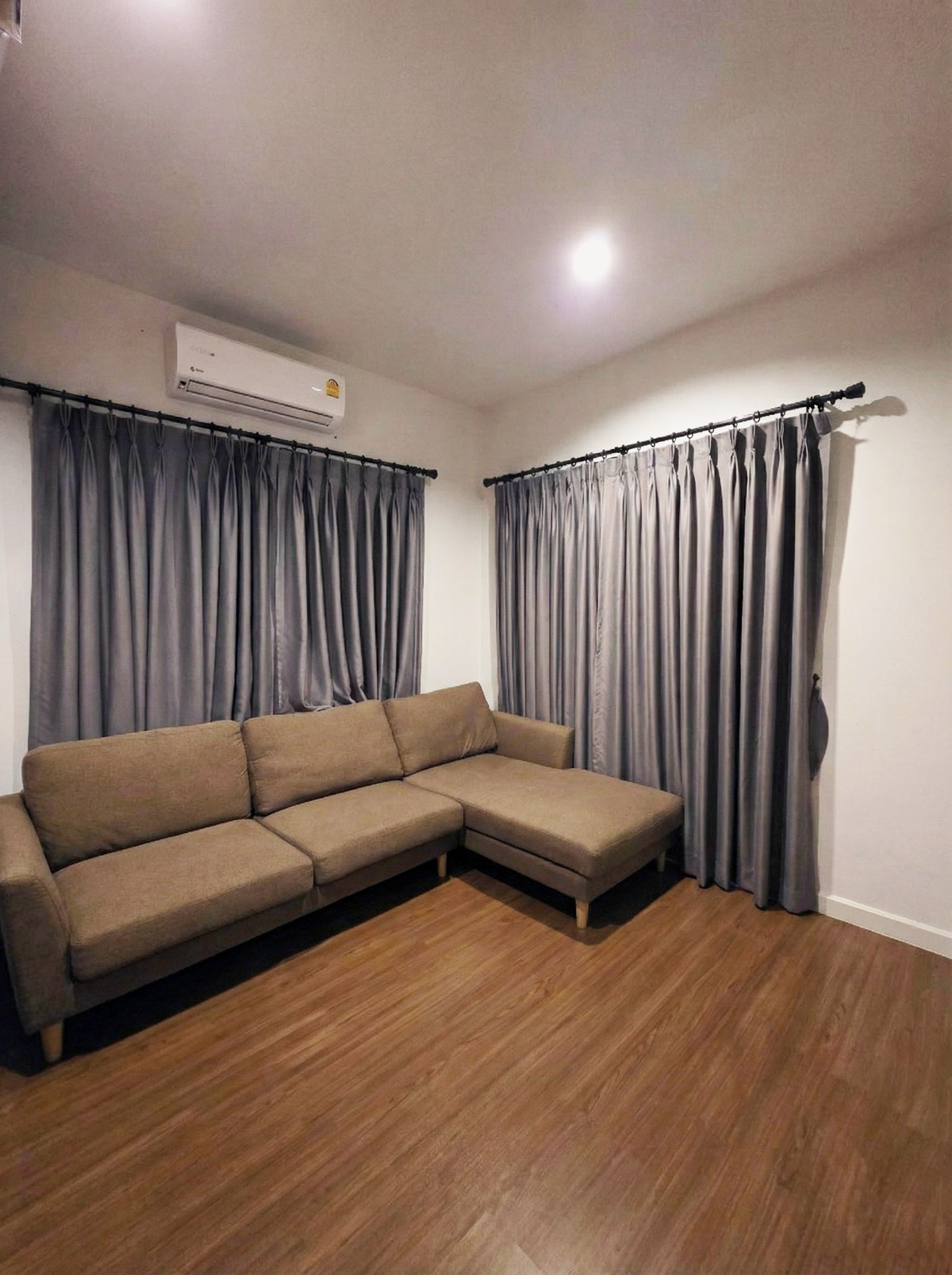 ขายบ้านพัฒนาการ ศรีนครินทร์ : ✨บ้านเดี่ยวที่  Setthasiri Patthanakarn 3 ห้องนอน พร้อมสวน ที่จอดรถกว้าง ตกแต่งครบพร้อมเข้าอยู่ ใกล้สนามบินและสิ่งอำนวยความสะดวก