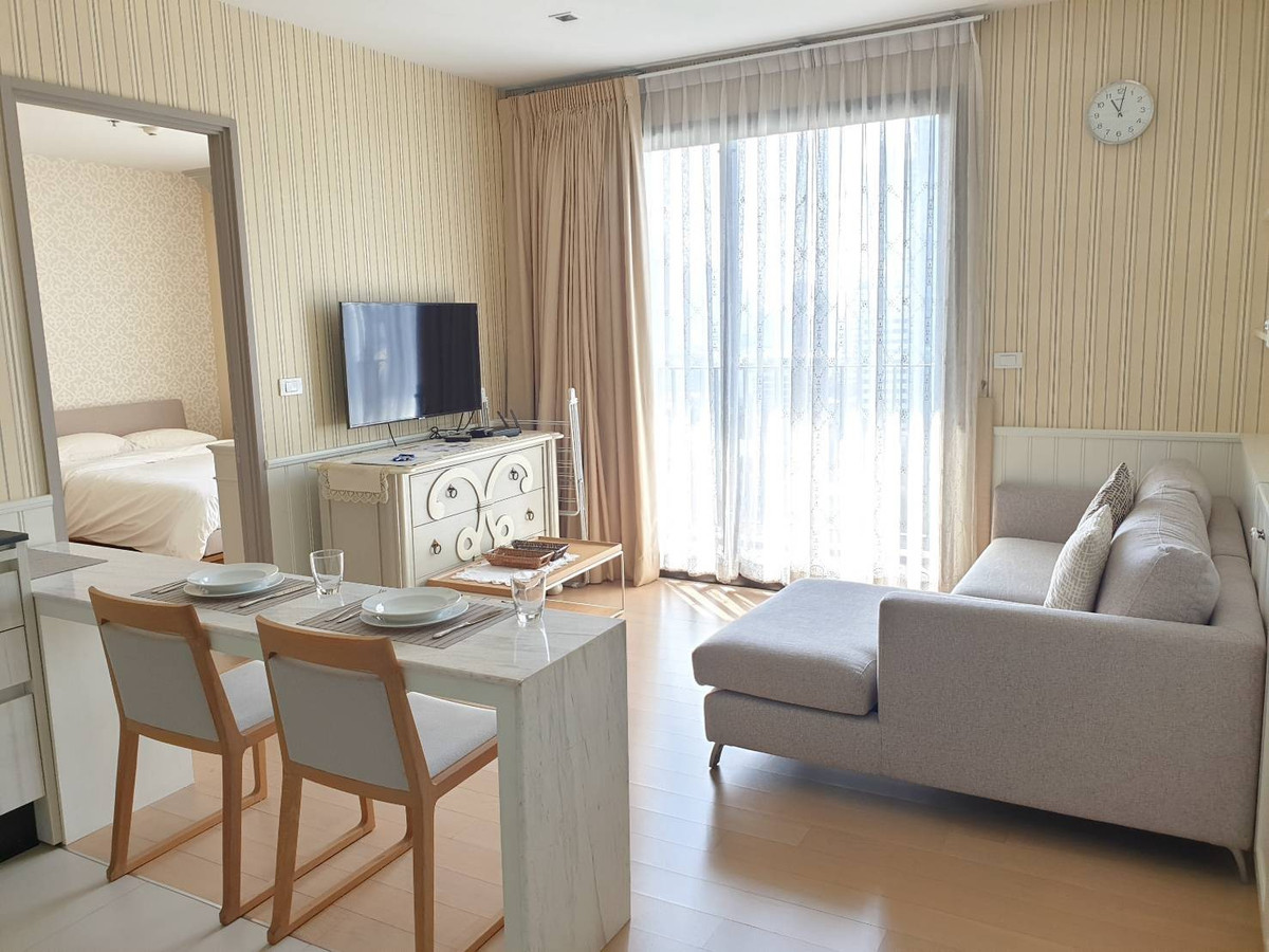 ให้เช่าคอนโดสุขุมวิท อโศก ทองหล่อ : HQ by Sansiri ว่างให้เช่า เฟอร์ครบ เครื่ิองใช้ไฟฟ้าครบ พร้อมเข้าอยู่วันนี้ สนใจนัดชมด่วน โทร 063-384-4228