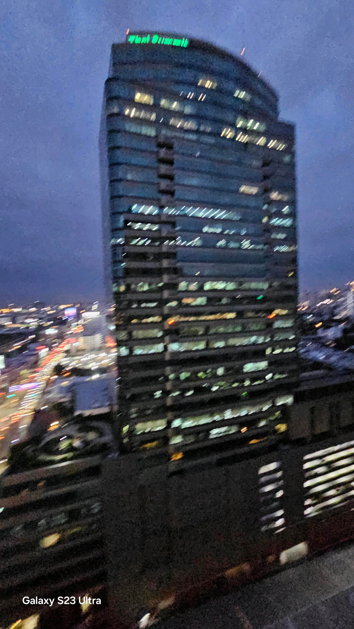 ขายคอนโดพระราม 9 เพชรบุรีตัดใหม่ RCA : ​ห้องใหญ่ 2 ห้องนอน: พื้นที่ใช้สอยกว้างขวาง ตอบโจทย์ครอบครัวเล็กหรือผู้ที่ต้องการพื้นที่ทำงาน (Work From Home) แยกส่วน​ส่วนตัวสูง: การจัดวางห้องภายในโครงการคำนึงถึงความเป็นส่วนตัวของผู้อยู่อาศัยเป็นหลัก