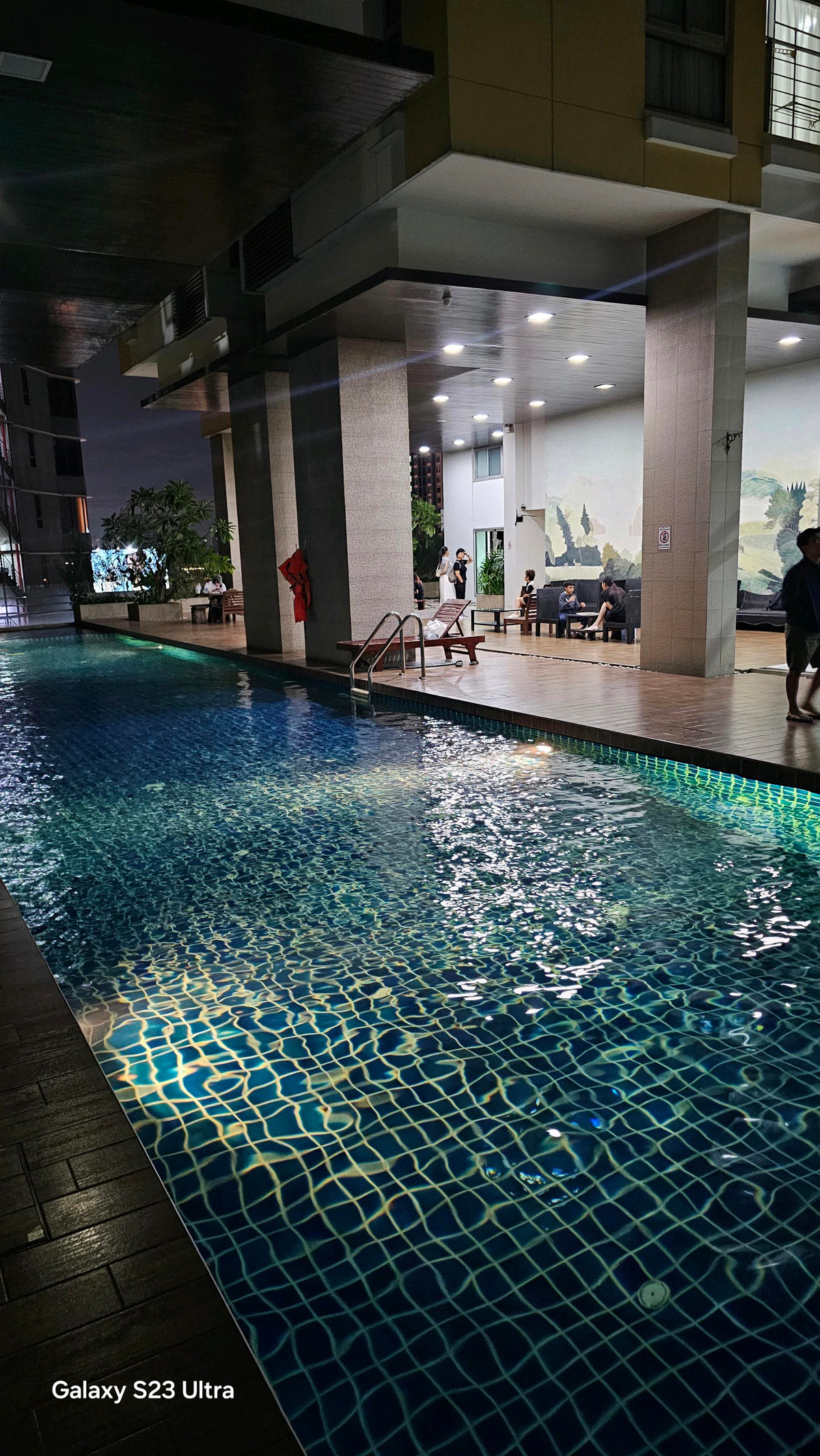 For SaleCondoRama9, Petchburi, RCA : 2 large bedrooms: spacious living space Answers the needs of small families or those who need work space.