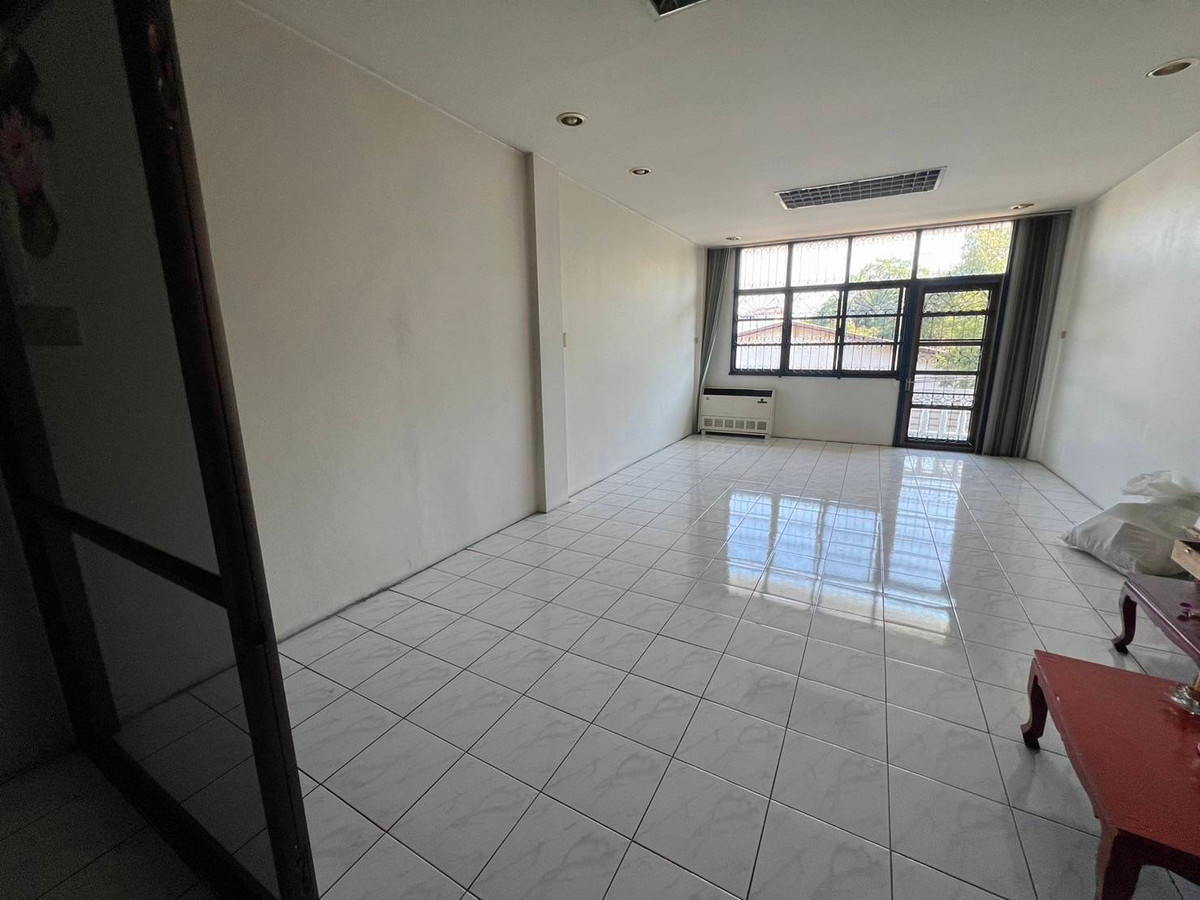 ขายอาคารพาณิชย์สาทร นราธิวาส : 💥ขายอาคารพาณิชย์💥 ซอยนนทรี 14 พร้อมผู้เช่า หรืออยู่เอง สภาพดีพร้อมใช้เปิดสำนักงาน หรือใช้เก็บสินค้า ต่อรองหรือเสนอราคามาได้