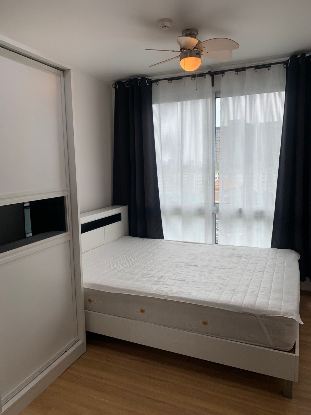 For RentCondoOnnut, Udomsuk : Newly renovated room, cheap rental, new flooring. Change new curtains, rent 1 bedroom, 1 bathroom, The Base Sukhumvit 77