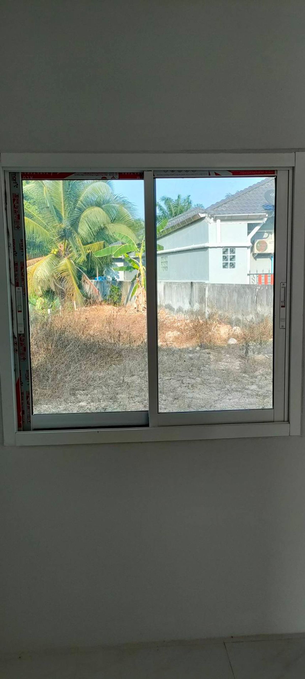 ขายที่ดินนครศรีธรรมราช : 🏡 ขายบ้านพร้อมที่ดิน ทำเลทอง ใกล้สี่แยกไฟแดงเพียง 300 เมตร!  หลัง ธนาคารกรุงศรี ติดหมู่บ้าน ประภาดา หมู่ 2 อำเภอทุ่งใหญ่ จ.นครศรีธรรมราช