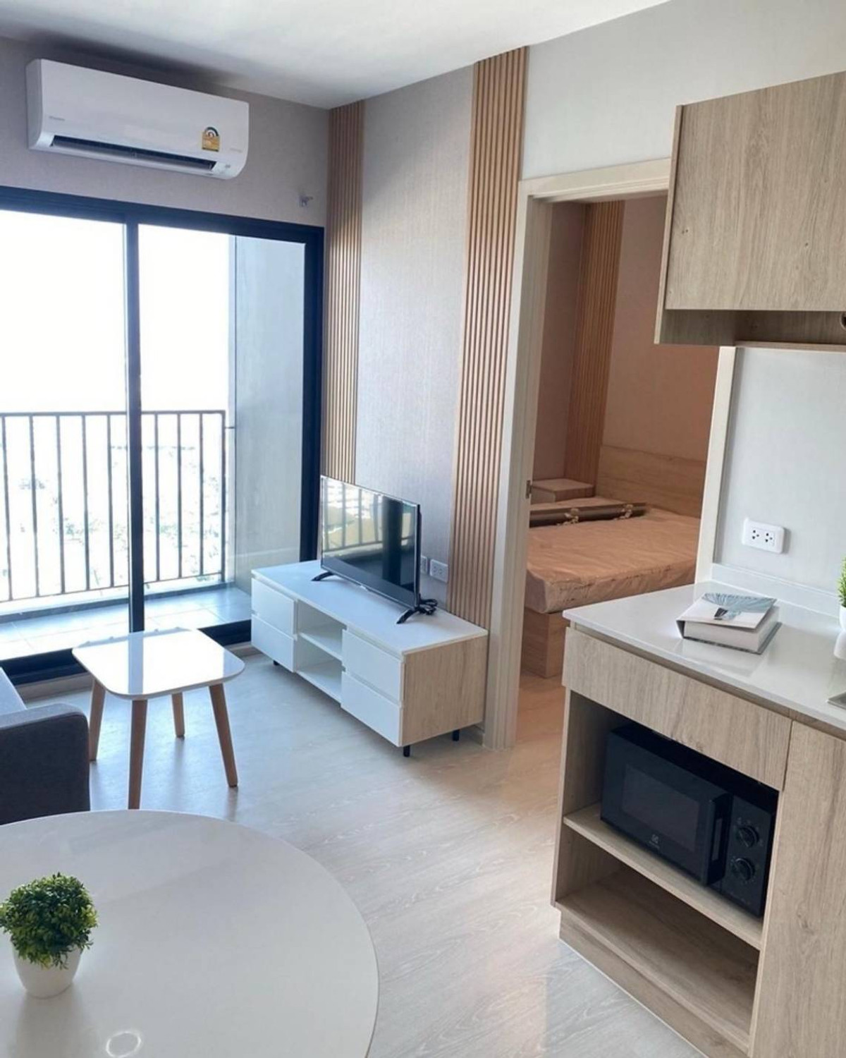 For RentCondoPattanakan, Srinakarin : Condo next to BTS Yellow Line, Sri Lasalle Station, only 50 meters.