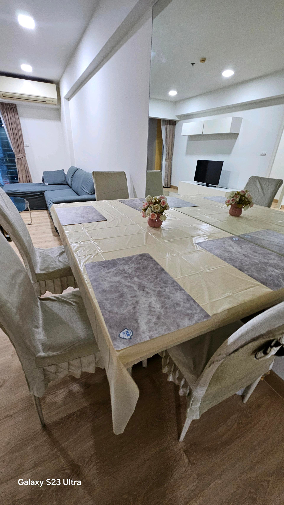 ขายคอนโดพระราม 9 เพชรบุรีตัดใหม่ RCA : ​ห้องใหญ่ 2 ห้องนอน: พื้นที่ใช้สอยกว้างขวาง ตอบโจทย์ครอบครัวเล็กหรือผู้ที่ต้องการพื้นที่ทำงาน (Work From Home) แยกส่วน​ส่วนตัวสูง: การจัดวางห้องภายในโครงการคำนึงถึงความเป็นส่วนตัวของผู้อยู่อาศัยเป็นหลัก