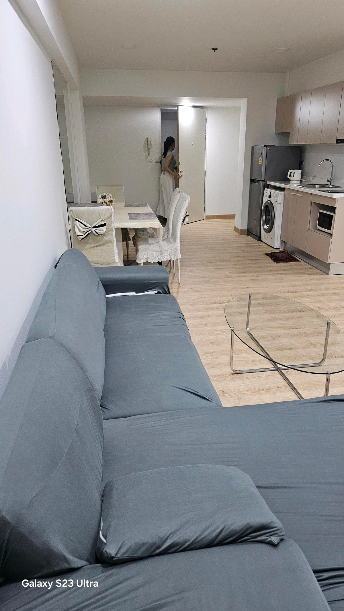 ขายคอนโดพระราม 9 เพชรบุรีตัดใหม่ RCA : ​ห้องใหญ่ 2 ห้องนอน: พื้นที่ใช้สอยกว้างขวาง ตอบโจทย์ครอบครัวเล็กหรือผู้ที่ต้องการพื้นที่ทำงาน (Work From Home) แยกส่วน​ส่วนตัวสูง: การจัดวางห้องภายในโครงการคำนึงถึงความเป็นส่วนตัวของผู้อยู่อาศัยเป็นหลัก