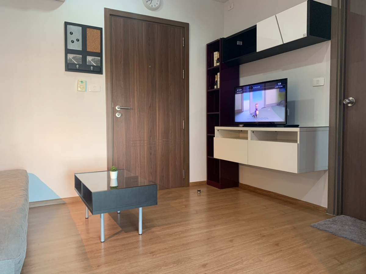 For RentCondoOnnut, Udomsuk : Newly renovated room, cheap rental, new flooring. Change new curtains, rent 1 bedroom, 1 bathroom, The Base Sukhumvit 77