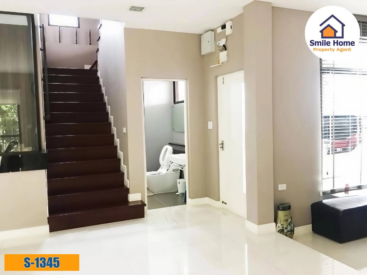 ขายบ้านลาดกระบัง สุวรรณภูมิ : ขายบ้านเดี่ยวมัณฑนา อ่อนนุช-วงแหวน4  หน้าสวนต้นโครงการ