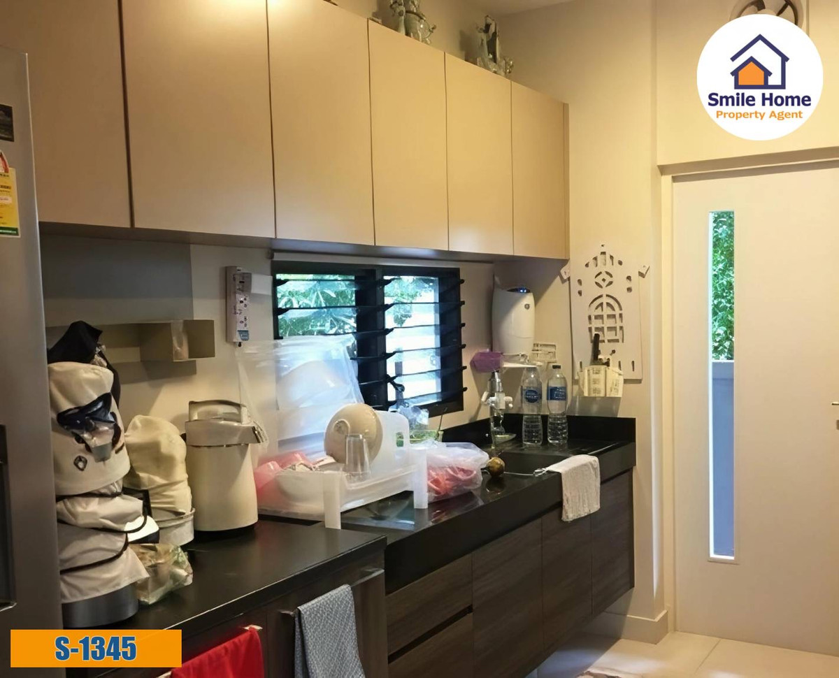 ขายบ้านลาดกระบัง สุวรรณภูมิ : ขายบ้านเดี่ยวมัณฑนา อ่อนนุช-วงแหวน4  หน้าสวนต้นโครงการ