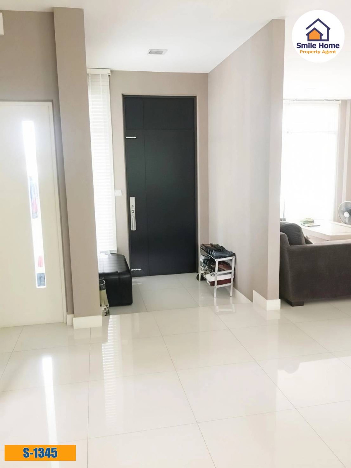 ขายบ้านลาดกระบัง สุวรรณภูมิ : ขายบ้านเดี่ยวมัณฑนา อ่อนนุช-วงแหวน4  หน้าสวนต้นโครงการ