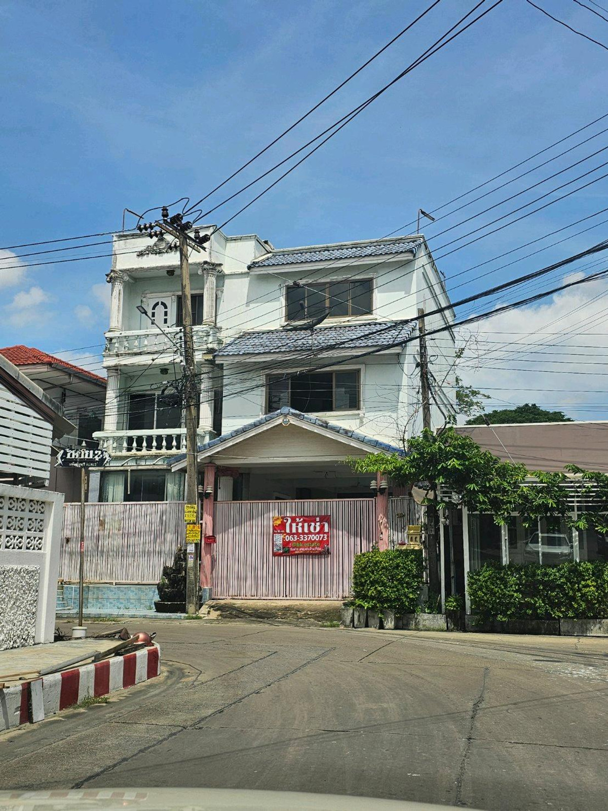 ให้เช่าโฮมออฟฟิศลาดกระบัง สุวรรณภูมิ : บ้านพักอยู่อาศัย 3 ชั้นใกล้สวนหลวงร 9