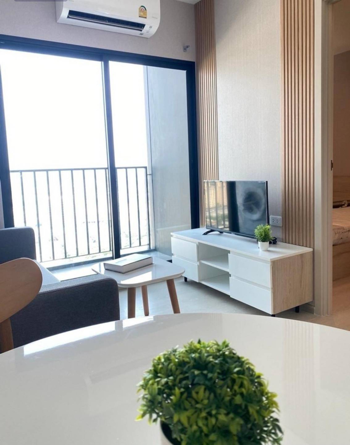 For RentCondoPattanakan, Srinakarin : Condo next to BTS Yellow Line, Sri Lasalle Station, only 50 meters.