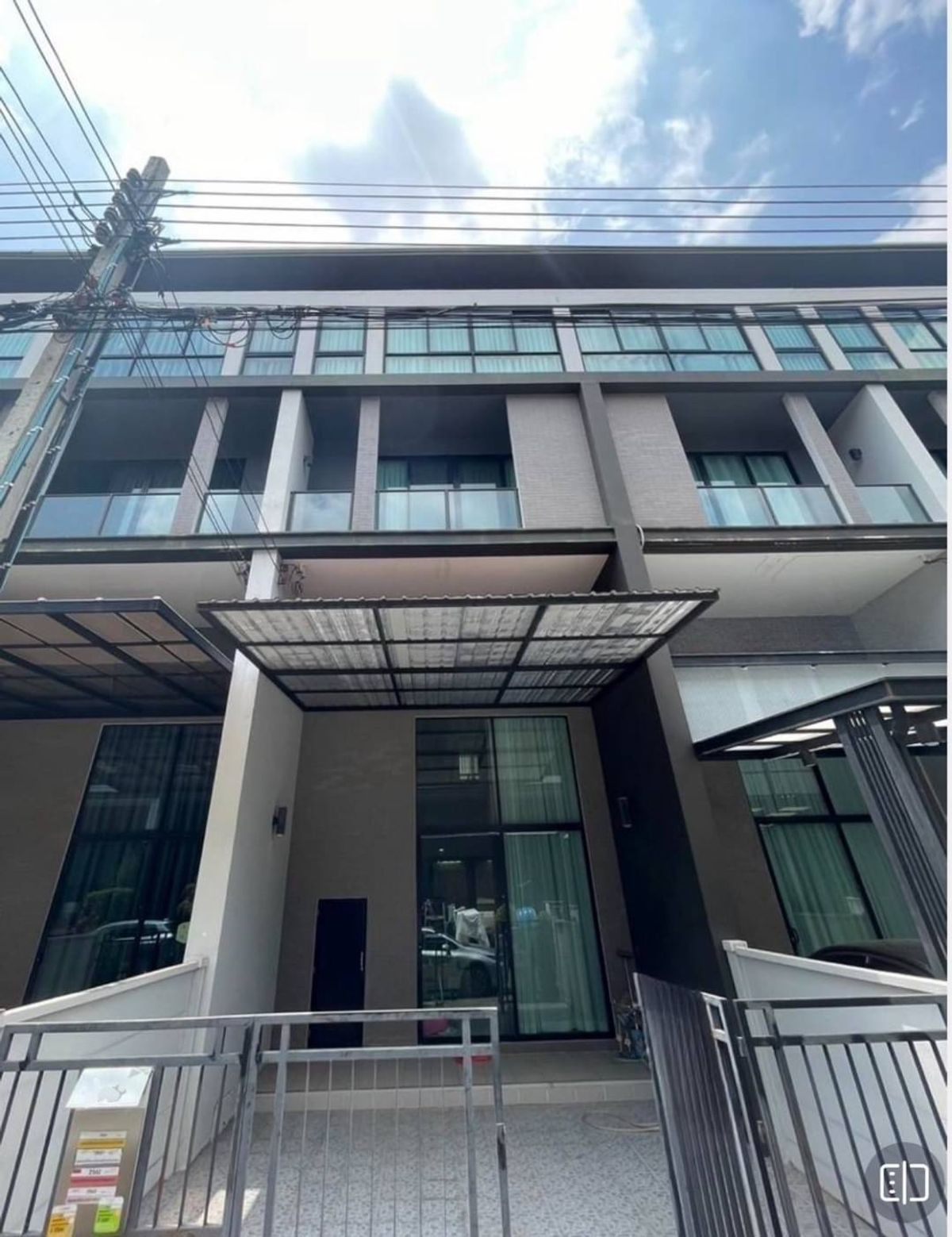 For RentTownhomeKasetsart, Ratchayothin : For rent, 3-story townhome, Baan Klang Muang Vibhavadi, beginning of the project.
