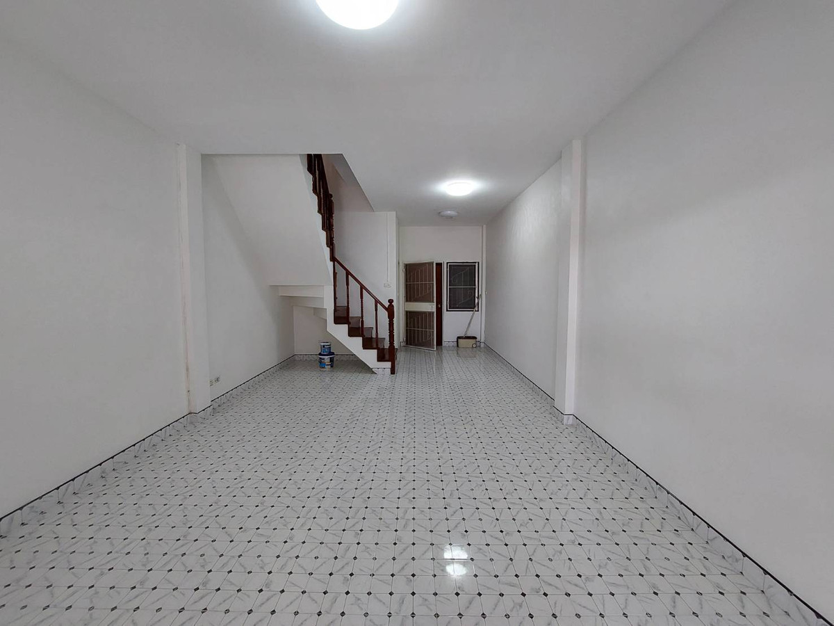 For RentTownhomeSamut Prakan,Samrong : For rent, Sukta Village, next to the sea.