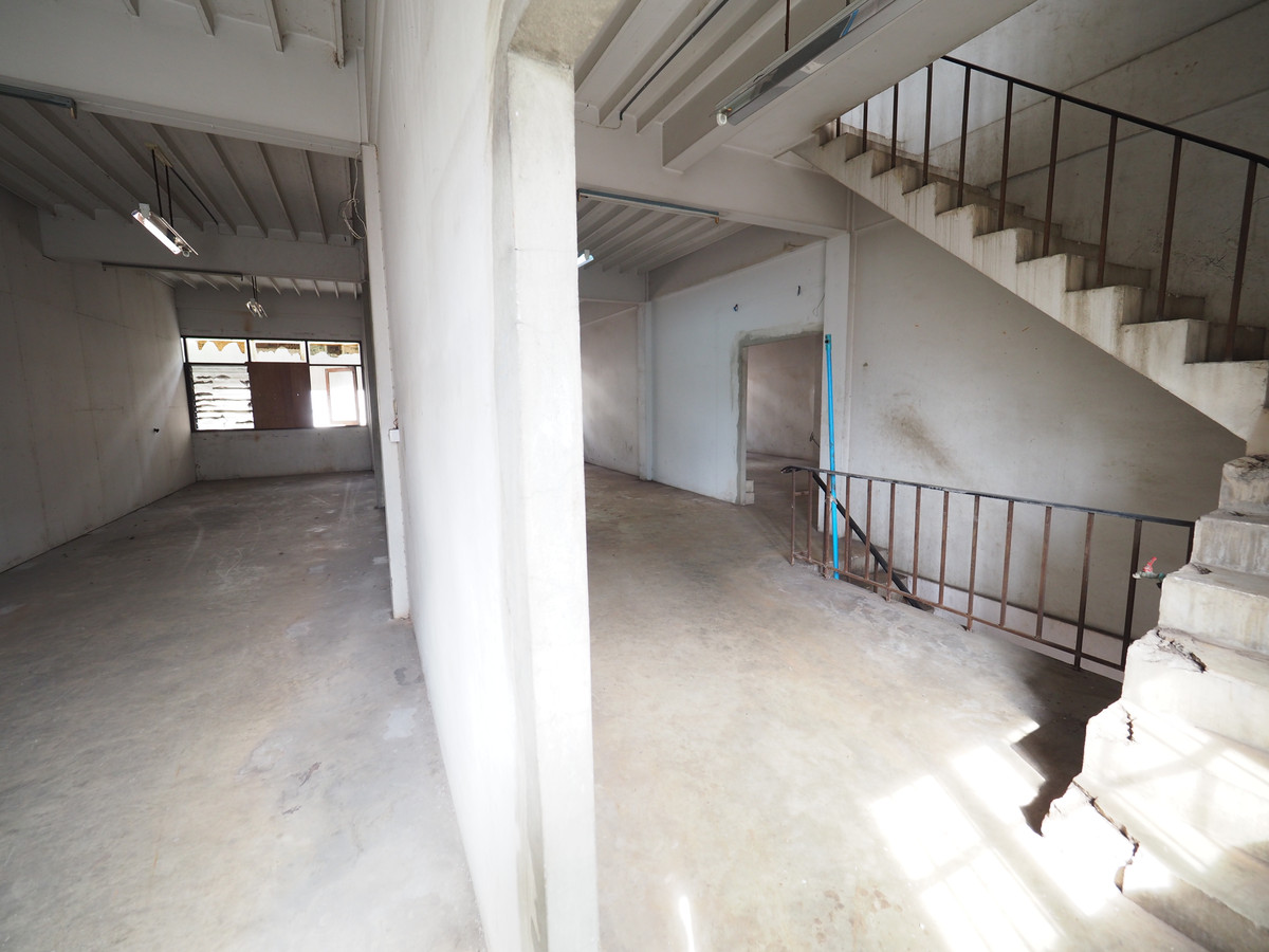 ให้เช่าอาคารพาณิชย์พระราม 3 สาธุประดิษฐ์ : ตึกแถว 2.5 คูหาสไตล์ลอฟท์บนถนนพระราม 3 ตรงข้ามเทอมินอล 21 พระราม3