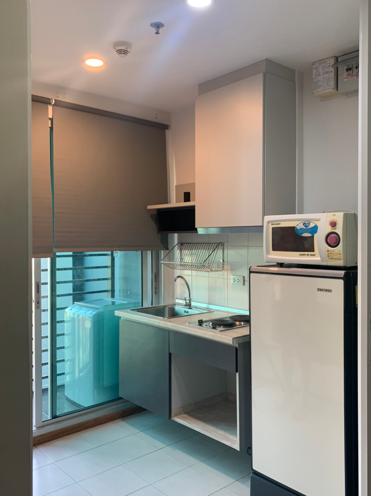 For RentCondoOnnut, Udomsuk : Newly renovated room, cheap rental, new flooring. Change new curtains, rent 1 bedroom, 1 bathroom, The Base Sukhumvit 77