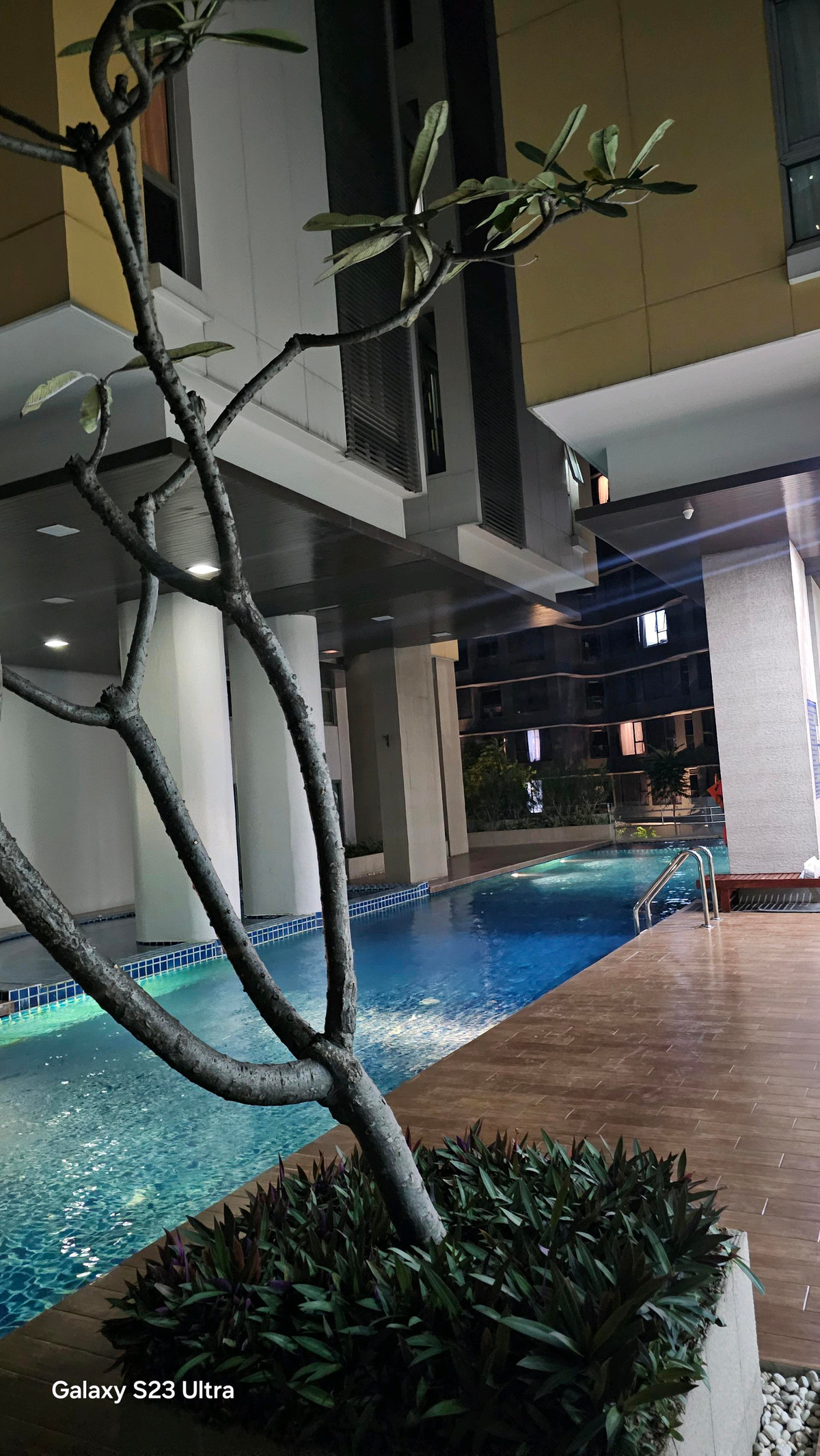 ขายคอนโดพระราม 9 เพชรบุรีตัดใหม่ RCA : ​ห้องใหญ่ 2 ห้องนอน: พื้นที่ใช้สอยกว้างขวาง ตอบโจทย์ครอบครัวเล็กหรือผู้ที่ต้องการพื้นที่ทำงาน (Work From Home) แยกส่วน​ส่วนตัวสูง: การจัดวางห้องภายในโครงการคำนึงถึงความเป็นส่วนตัวของผู้อยู่อาศัยเป็นหลัก