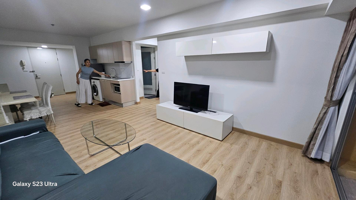 ขายคอนโดพระราม 9 เพชรบุรีตัดใหม่ RCA : ​ห้องใหญ่ 2 ห้องนอน: พื้นที่ใช้สอยกว้างขวาง ตอบโจทย์ครอบครัวเล็กหรือผู้ที่ต้องการพื้นที่ทำงาน (Work From Home) แยกส่วน​ส่วนตัวสูง: การจัดวางห้องภายในโครงการคำนึงถึงความเป็นส่วนตัวของผู้อยู่อาศัยเป็นหลัก