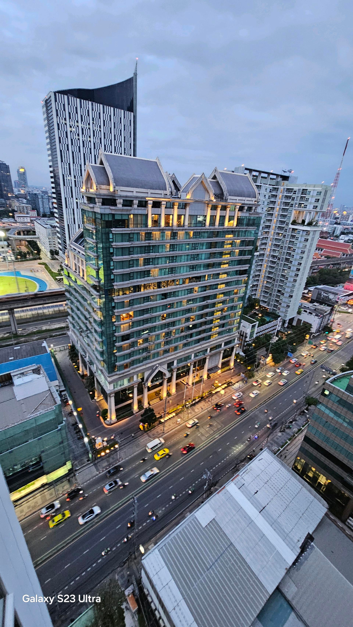 ขายคอนโดพระราม 9 เพชรบุรีตัดใหม่ RCA : ​ห้องใหญ่ 2 ห้องนอน: พื้นที่ใช้สอยกว้างขวาง ตอบโจทย์ครอบครัวเล็กหรือผู้ที่ต้องการพื้นที่ทำงาน (Work From Home) แยกส่วน​ส่วนตัวสูง: การจัดวางห้องภายในโครงการคำนึงถึงความเป็นส่วนตัวของผู้อยู่อาศัยเป็นหลัก