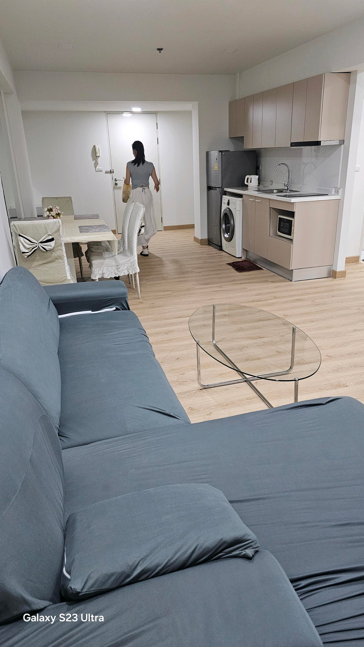 ขายคอนโดพระราม 9 เพชรบุรีตัดใหม่ RCA : ​ห้องใหญ่ 2 ห้องนอน: พื้นที่ใช้สอยกว้างขวาง ตอบโจทย์ครอบครัวเล็กหรือผู้ที่ต้องการพื้นที่ทำงาน (Work From Home) แยกส่วน​ส่วนตัวสูง: การจัดวางห้องภายในโครงการคำนึงถึงความเป็นส่วนตัวของผู้อยู่อาศัยเป็นหลัก