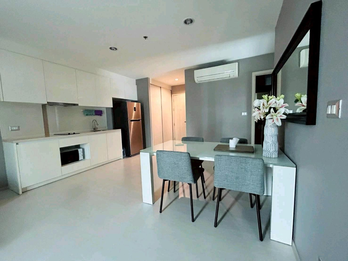 For RentCondoSukhumvit, Asoke, Thonglor : 🌟 🏢 Condo for rent, ready to move in!
📍 Rhythm Sukhumvit 42 (1 minute walk to BTS Ekkamai