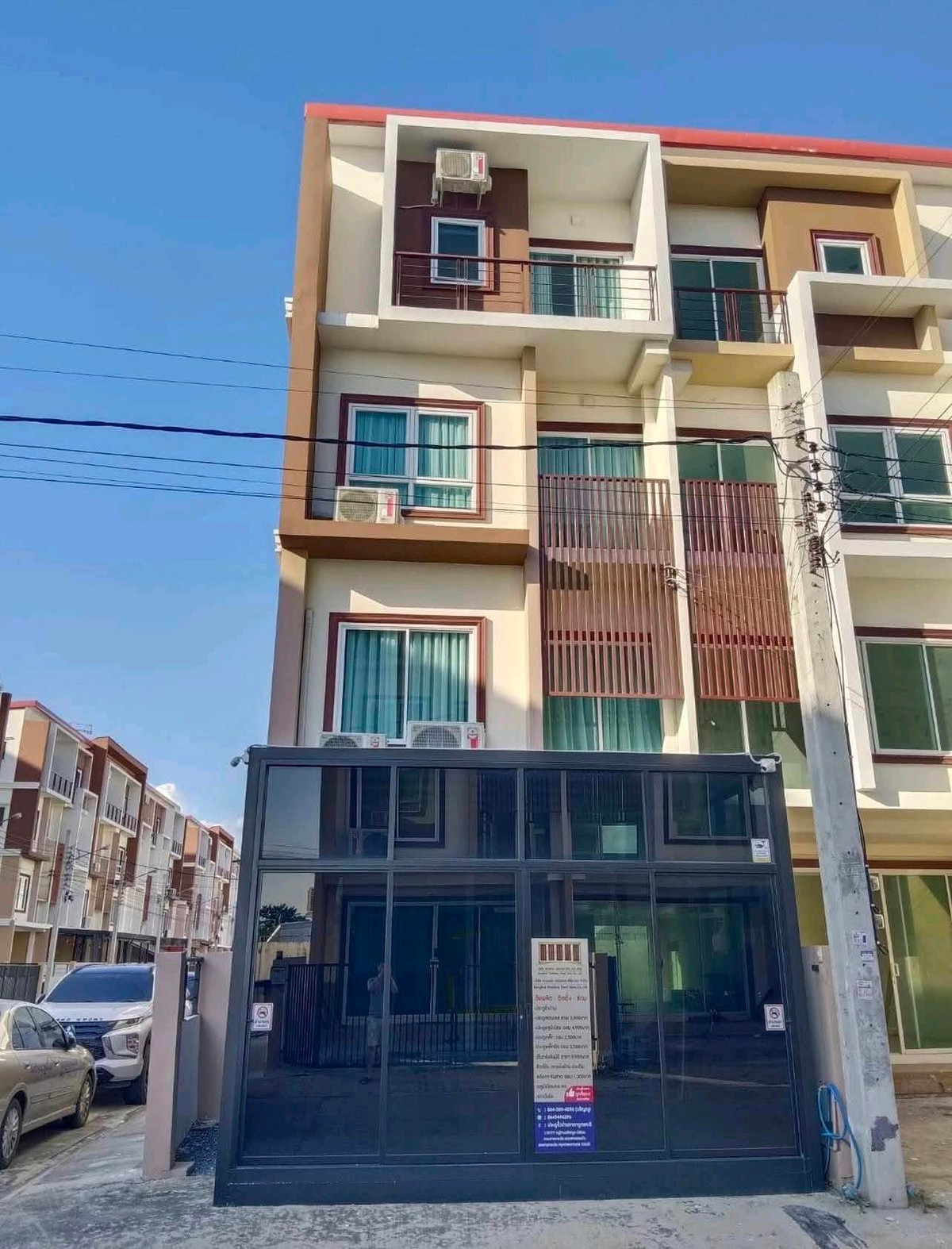 ให้เช่าทาวน์โฮมลาดกระบัง สุวรรณภูมิ : เลี้ยงสัตว์ได้ 🐶🐱🌟 ทำเลและความสะดวก ติดถนนใหญ่ ใจกลางลาดกระบัง