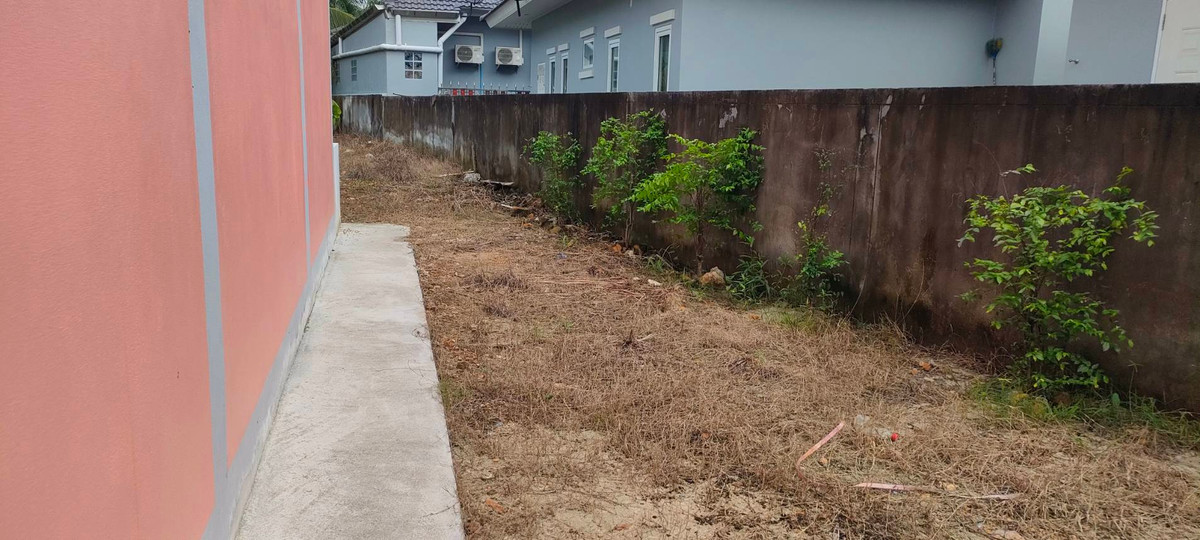 ขายที่ดินนครศรีธรรมราช : 🏡 ขายบ้านพร้อมที่ดิน ทำเลทอง ใกล้สี่แยกไฟแดงเพียง 300 เมตร!  หลัง ธนาคารกรุงศรี ติดหมู่บ้าน ประภาดา หมู่ 2 อำเภอทุ่งใหญ่ จ.นครศรีธรรมราช