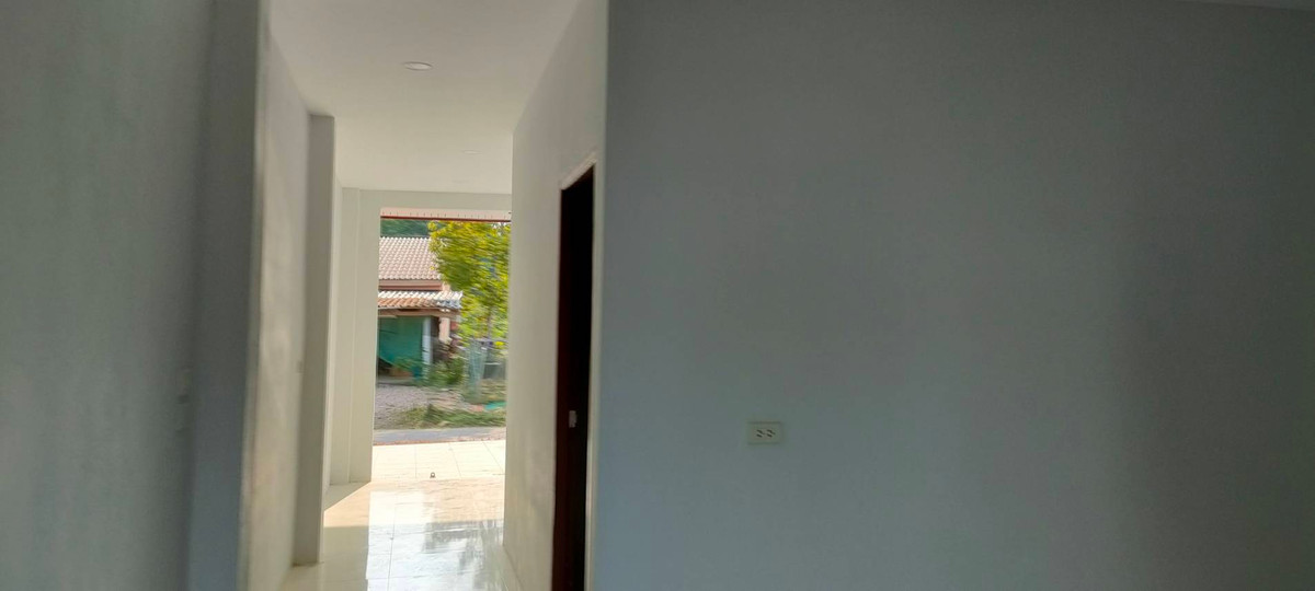 ขายที่ดินนครศรีธรรมราช : 🏡 ขายบ้านพร้อมที่ดิน ทำเลทอง ใกล้สี่แยกไฟแดงเพียง 300 เมตร!  หลัง ธนาคารกรุงศรี ติดหมู่บ้าน ประภาดา หมู่ 2 อำเภอทุ่งใหญ่ จ.นครศรีธรรมราช