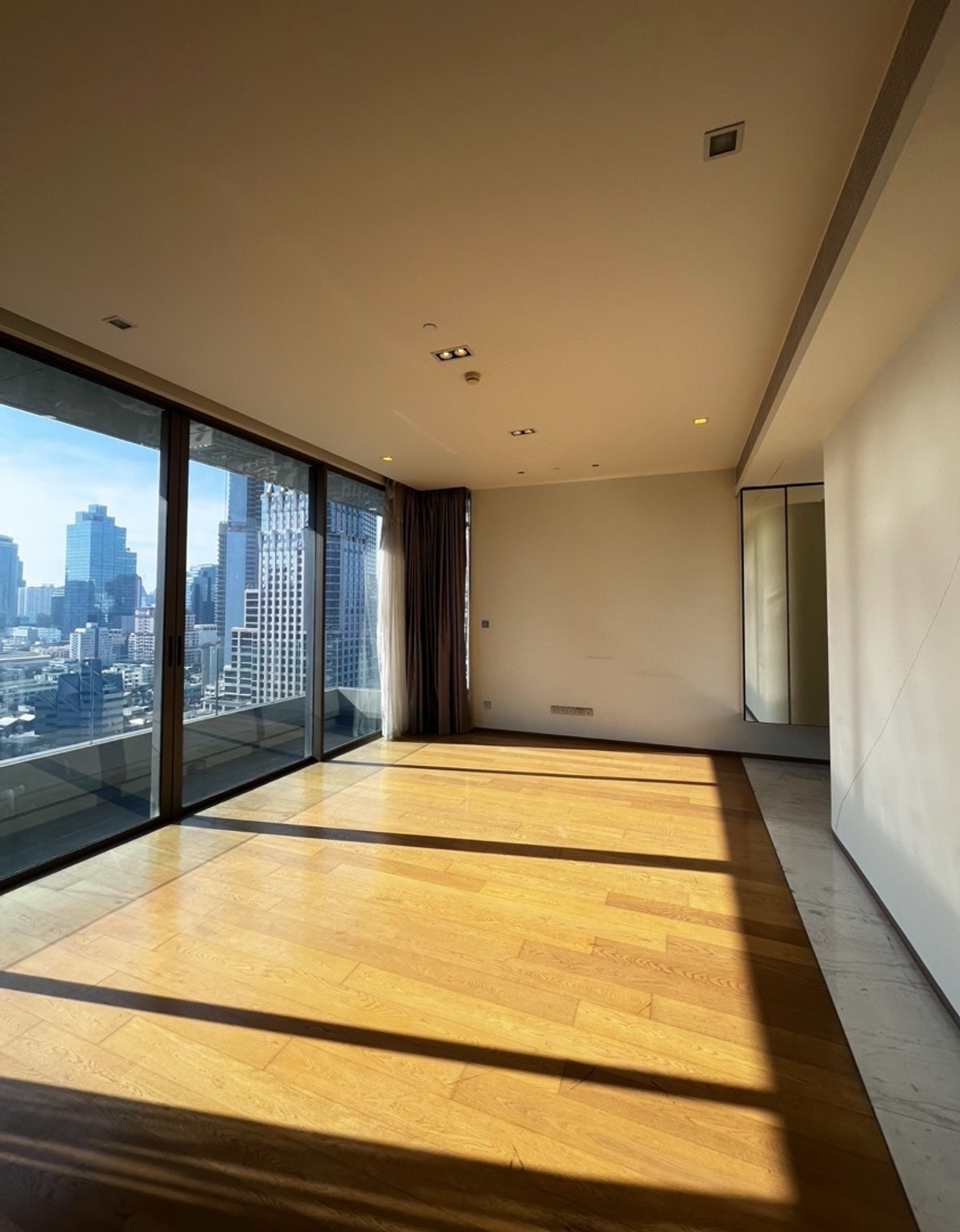 For RentCondoSilom, Saladaeng, Bangrak : lowest price ever 2 bedroom duplex for 80k