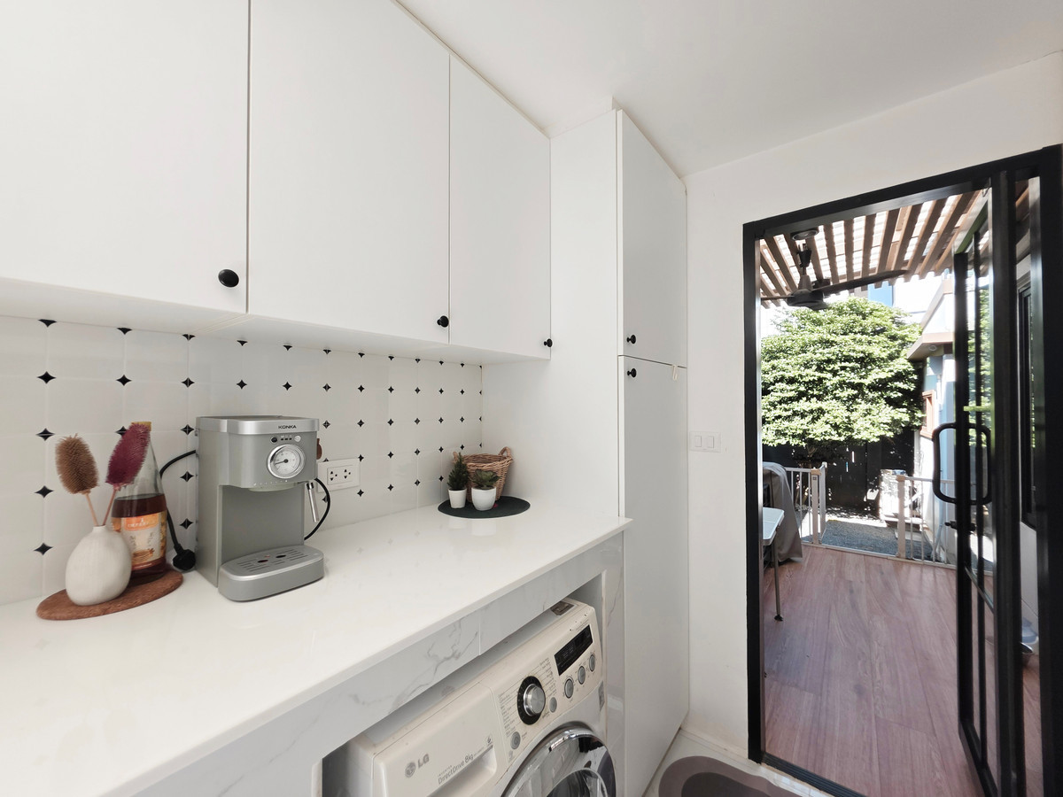 ขายบ้านพัฒนาการ ศรีนครินทร์ : ✨บ้านเดี่ยวที่  Setthasiri Patthanakarn 3 ห้องนอน พร้อมสวน ที่จอดรถกว้าง ตกแต่งครบพร้อมเข้าอยู่ ใกล้สนามบินและสิ่งอำนวยความสะดวก