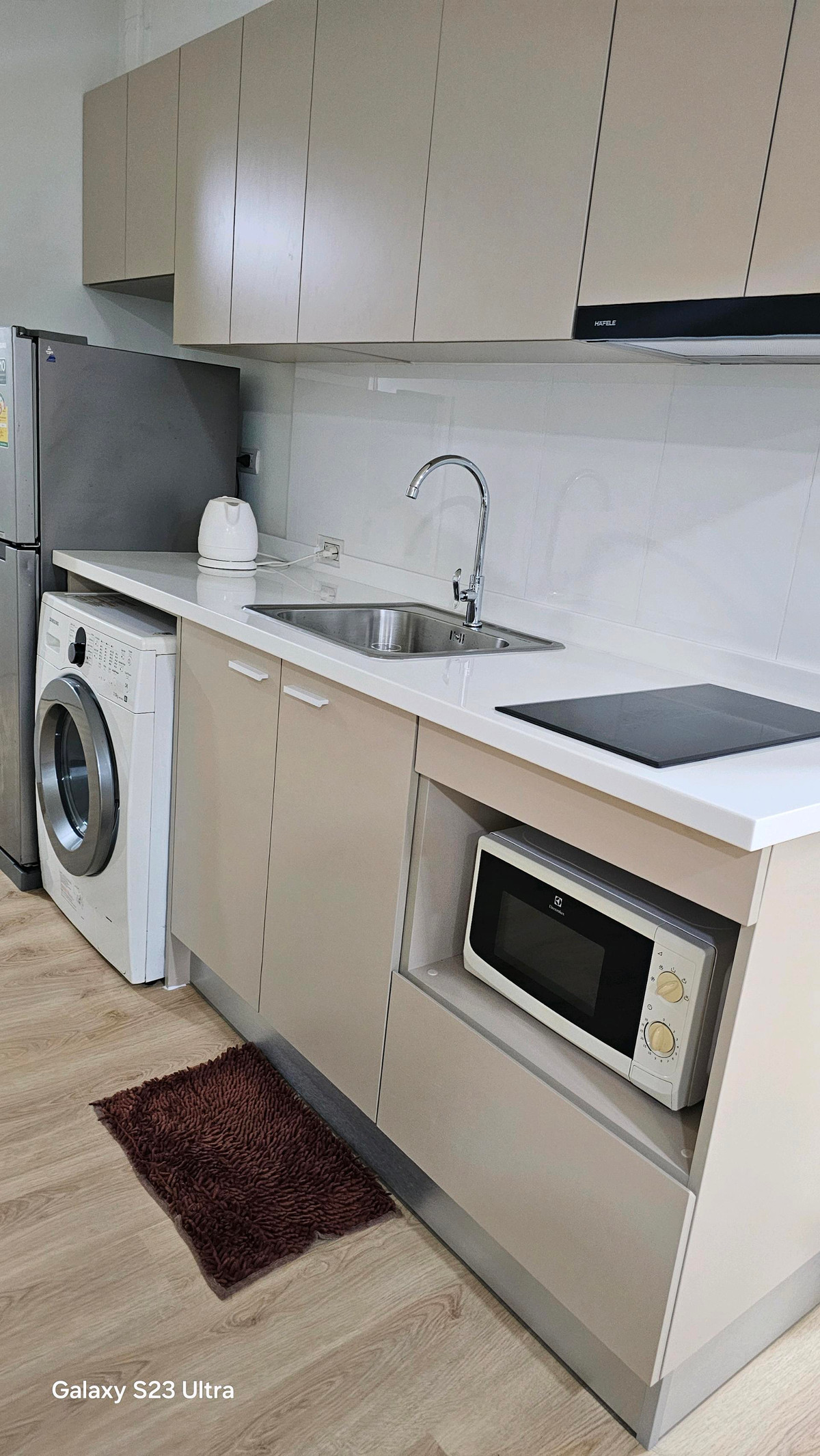 ขายคอนโดพระราม 9 เพชรบุรีตัดใหม่ RCA : ​ห้องใหญ่ 2 ห้องนอน: พื้นที่ใช้สอยกว้างขวาง ตอบโจทย์ครอบครัวเล็กหรือผู้ที่ต้องการพื้นที่ทำงาน (Work From Home) แยกส่วน​ส่วนตัวสูง: การจัดวางห้องภายในโครงการคำนึงถึงความเป็นส่วนตัวของผู้อยู่อาศัยเป็นหลัก