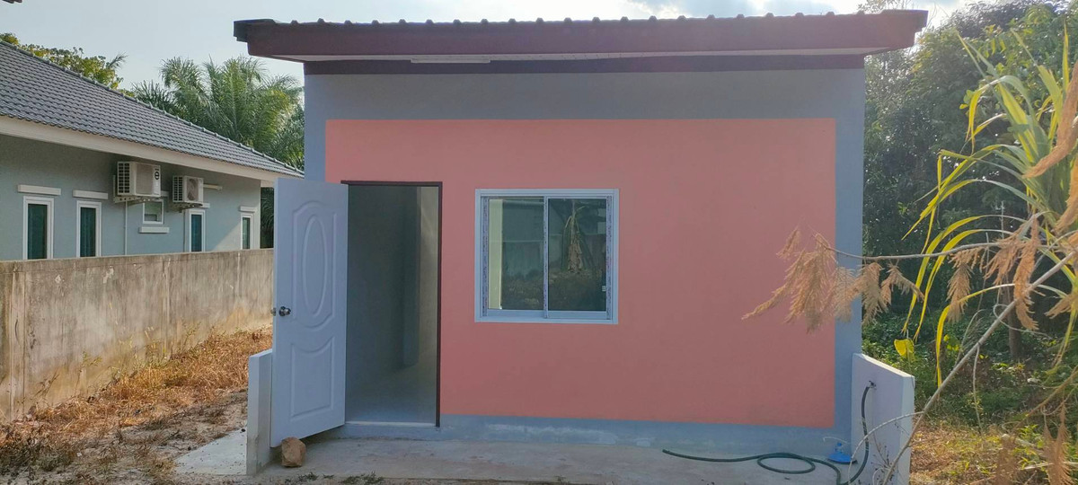 ขายที่ดินนครศรีธรรมราช : 🏡 ขายบ้านพร้อมที่ดิน ทำเลทอง ใกล้สี่แยกไฟแดงเพียง 300 เมตร!  หลัง ธนาคารกรุงศรี ติดหมู่บ้าน ประภาดา หมู่ 2 อำเภอทุ่งใหญ่ จ.นครศรีธรรมราช